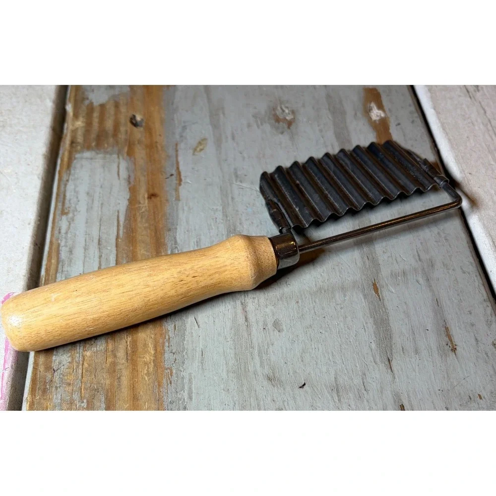 Vintage Crinkle Ripple Cutter Turned Wood Handle Unmarked Potatos Vegetables